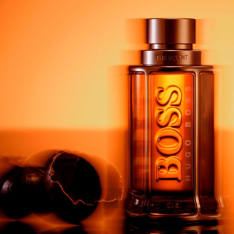perfume hugo boss the scent sobre fondo anaranjado